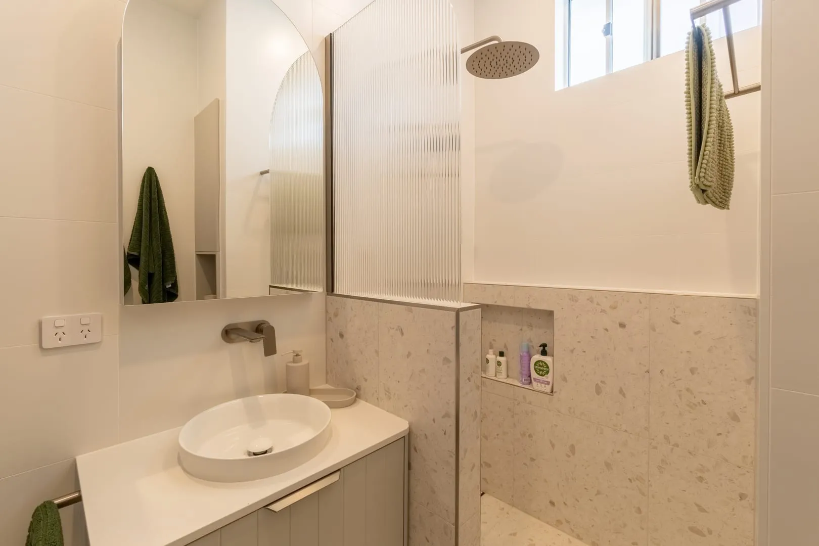 Arched shower recess