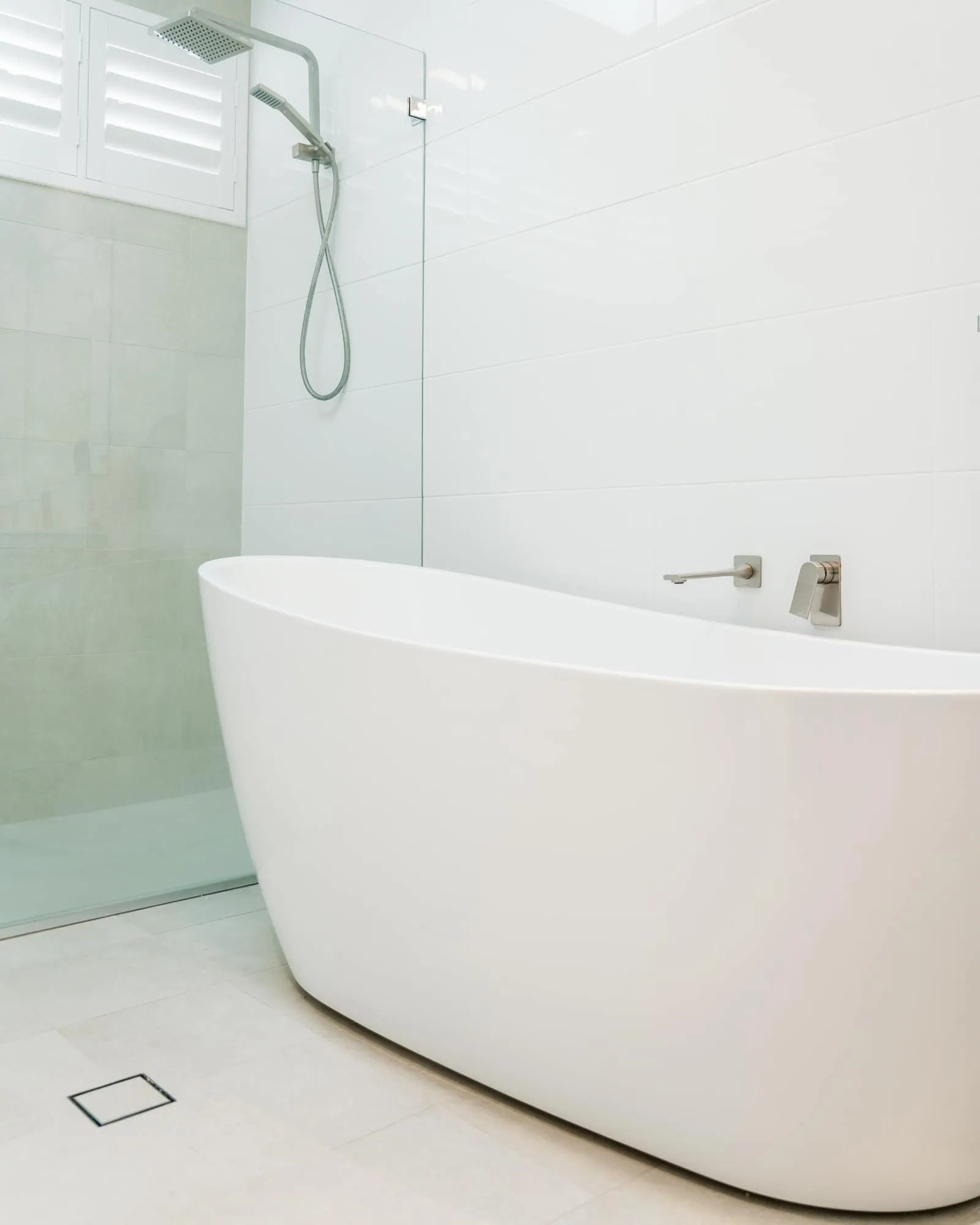 Freestanding tub