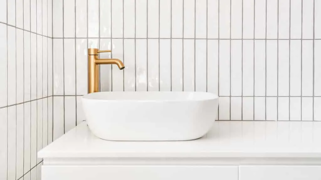 Freestanding tub